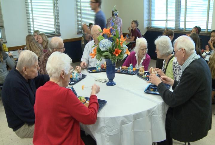 Franklin Middle School alumni come together for 75th reunion