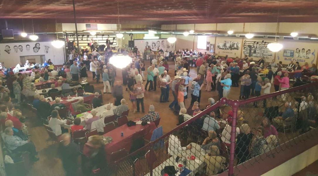 Oelwein Coliseum celebrates Grand Reopening as dance hall - kwwl.com